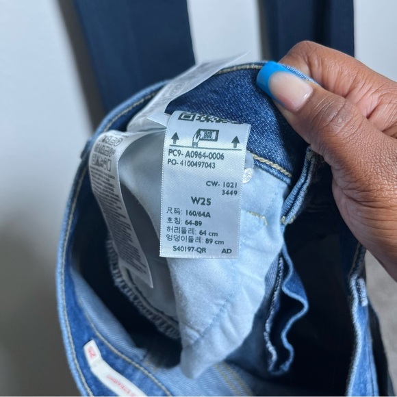 Levi's Women Low Pro Jeans 25" Dark Wash Rip Knee Straight Leg Western - Picture 10 of 12